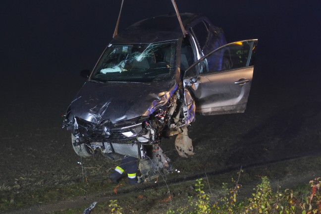 Schwerer Verkehrsunfall mit drei beteiligten Autos auf Steyrer Stra�e bei Kronstorf