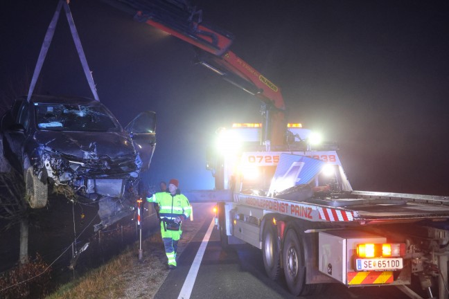 Schwerer Verkehrsunfall mit drei beteiligten Autos auf Steyrer Stra�e bei Kronstorf