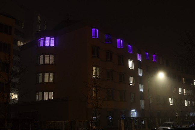 17. November: Klinikum Wels-Grieskirchen erstrahlt zum Weltfr�hchentag in lilafarbener Beleuchtung