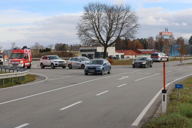 Crash im Kreuzungsbereich der Rieder Stra�e mit der Hausruckstra�e in Aurolzm�nster