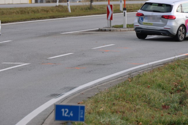 Crash im Kreuzungsbereich der Rieder Stra�e mit der Hausruckstra�e in Aurolzm�nster