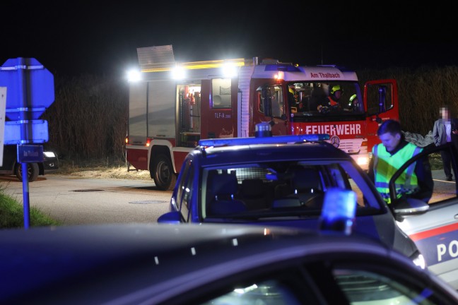 Crash zwischen Linienbus und Auto auf Pyhrnpass Stra�e in Thalheim bei Wels fordert zwei Verletzte