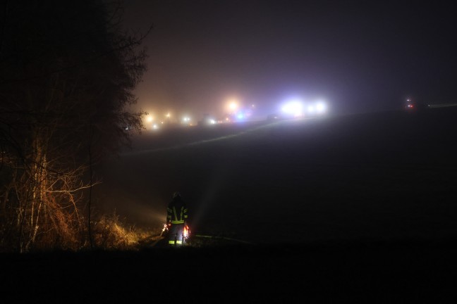 Gro�brand: 13 Feuerwehren bei Brand eines Geb�udes in Taiskirchen im Innkreis im Einsatz