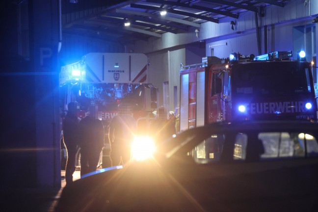 Brand bei einem Unternehmen in Wels-Lichtenegg sorgte f�r Einsatz zweier Feuerwehren