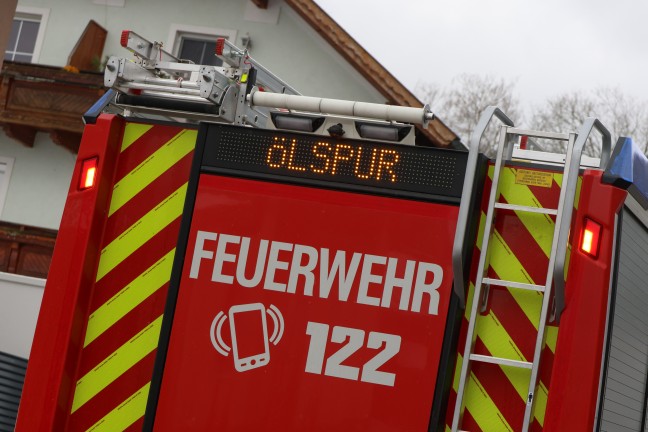 Schneepflug sorgte ungewollt f�r rutschige Stra�e in Gr�nburg