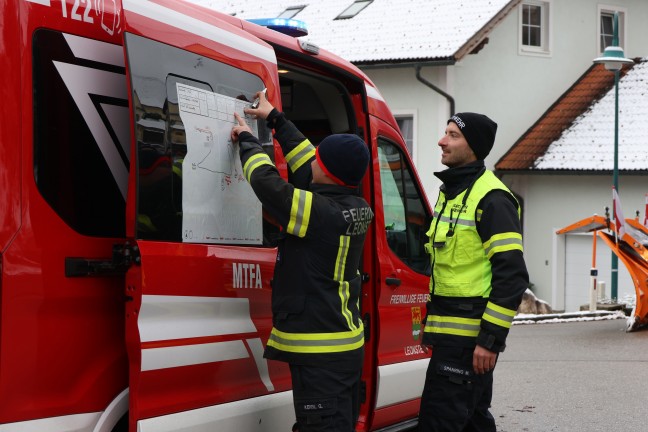 Schneepflug sorgte ungewollt f�r rutschige Stra�e in Gr�nburg