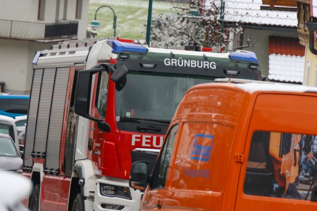Schneepflug sorgte ungewollt f�r rutschige Stra�e in Gr�nburg