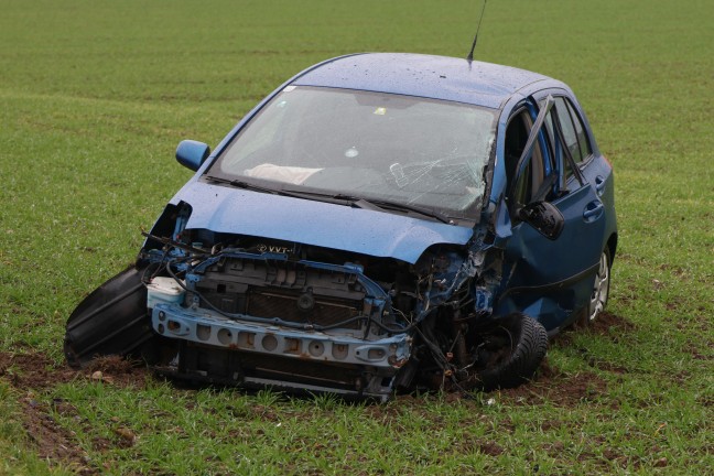 Frontalcrash zwischen zwei Autos in Enns fordert vier Verletzte