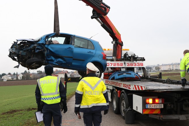 Frontalcrash zwischen zwei Autos in Enns fordert vier Verletzte