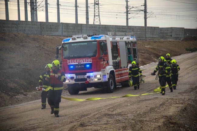 Drei Feuerwehren bei LKW-Brand auf Baustelle in Marchtrenk im Einsatz