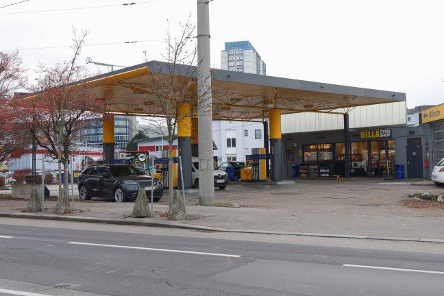Messer als Waffe: Raub�berfall auf Tankstelle in Linz-Bulgariplatz