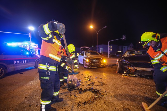 Schwerer Kreuzungscrash auf Wiener Stra�e in Marchtrenk fordert eine verletzte Person