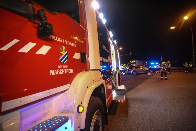 Schwerer Kreuzungscrash auf Wiener Stra�e in Marchtrenk fordert eine verletzte Person