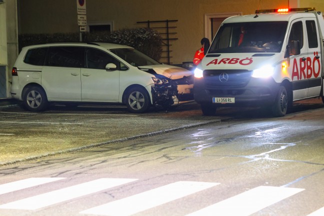 Einsatzkr�fte zu Personenrettung nach schwerem Verkehrsunfall in Attnang-Puchheim alarmiert