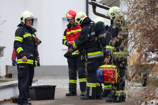 Akkubrand: Feuerwehr nach Brand eines gr��eren Akkupacks in Wels-Schafwiesen im Einsatz