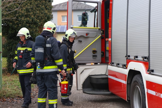 Akkubrand: Feuerwehr nach Brand eines gr��eren Akkupacks in Wels-Schafwiesen im Einsatz