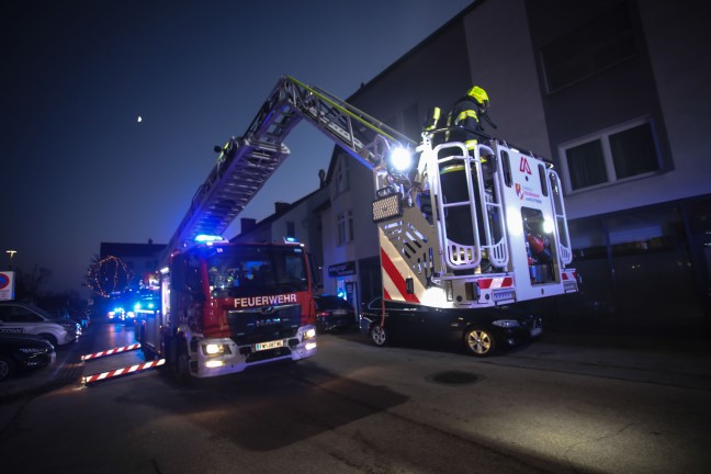 Passanten vermuteten Brand im Dachbereich eines Geb�udes in Marchtrenk