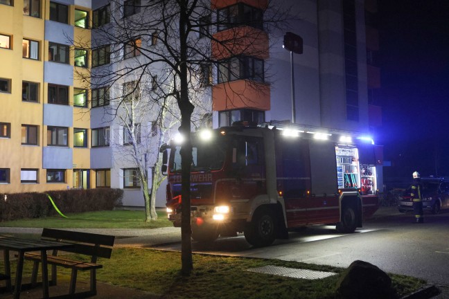 Ein Verletzter bei n�chtlichem Kleinbrand in einem Mehrparteienwohnhaus in Wels-Pernau