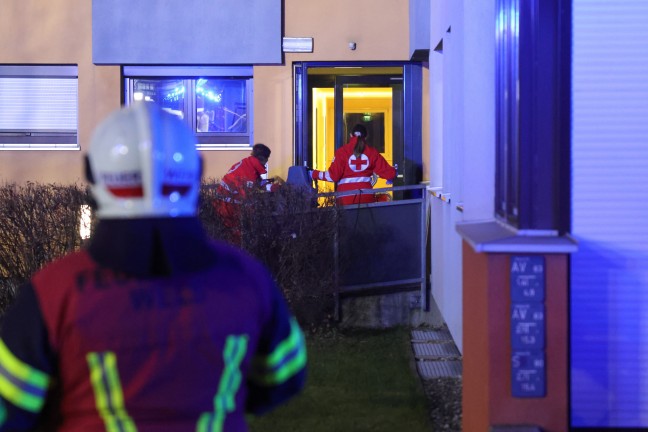 Ein Verletzter bei n�chtlichem Kleinbrand in einem Mehrparteienwohnhaus in Wels-Pernau
