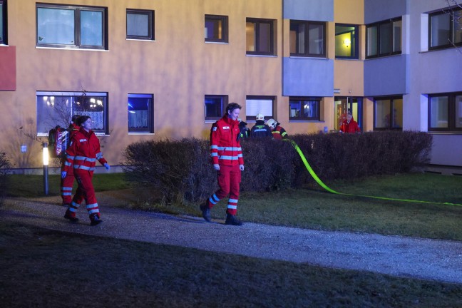 Ein Verletzter bei n�chtlichem Kleinbrand in einem Mehrparteienwohnhaus in Wels-Pernau