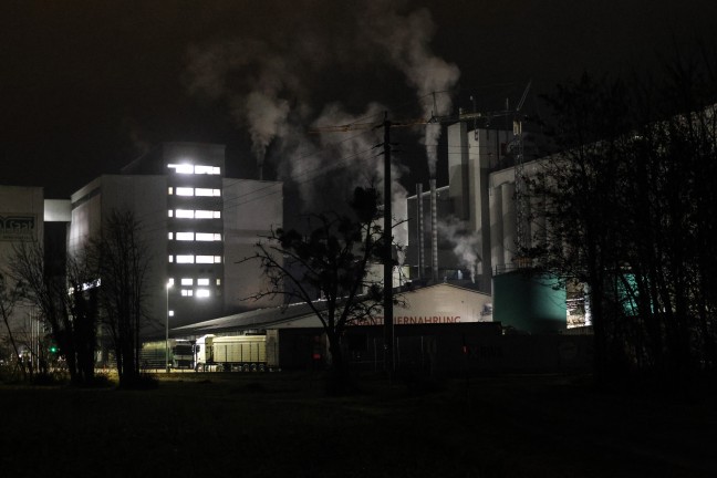 Brandmeldeanlage alarmierte Feuerwehr zu Brand bei einem Unternehmen in Aschach an der Donau