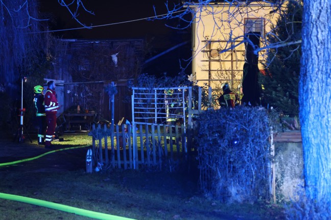 Zwei Feuerwehren bei Brand im Heizraum eines landwirtschaftlichen Geb�udes in Enns im Einsatz