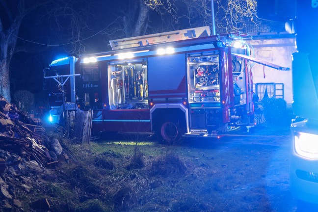 Zwei Feuerwehren bei Brand im Heizraum eines landwirtschaftlichen Geb�udes in Enns im Einsatz