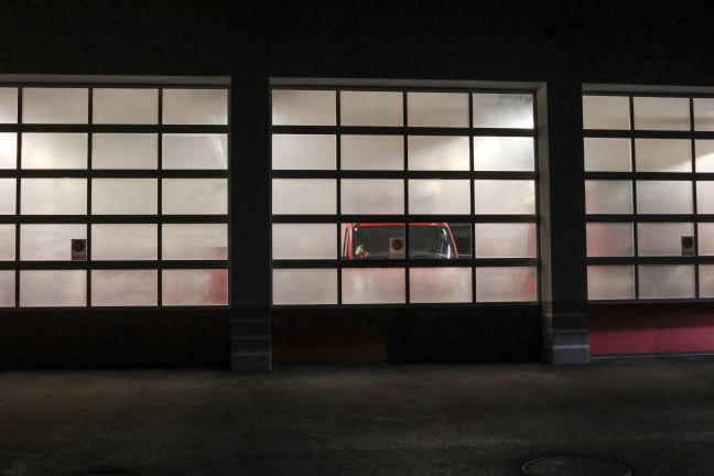 Aurach am Hongar: Personenrettung nach Sturz in eine Montagegrube