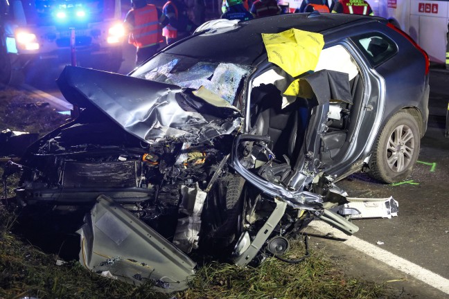 T�dlicher Verkehrsunfall: Autolenker (70) erlag nach schwerem Crash mit Linienbus seinen Verletzungen