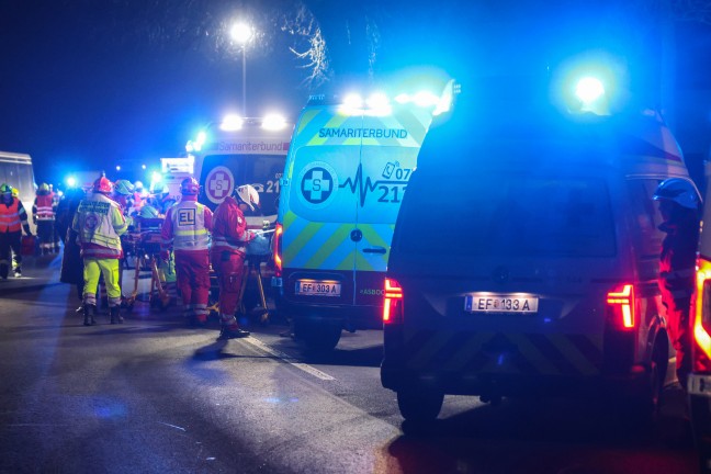 T�dlicher Verkehrsunfall: Autolenker (70) erlag nach schwerem Crash mit Linienbus seinen Verletzungen