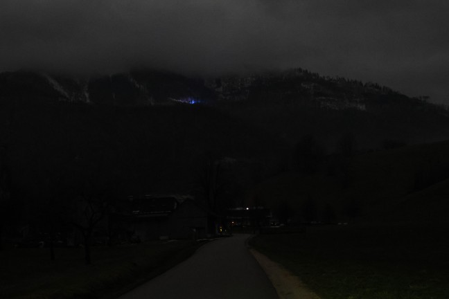 Brand einer Jagdh�tte am Ramsauer Gr��tenberg in Molln l�st Gro�einsatz aus