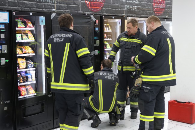 Kaputter Snackautomat in Automatenlokal in Wels-Innenstadt sorgte f�r Einsatz der Feuerwehr