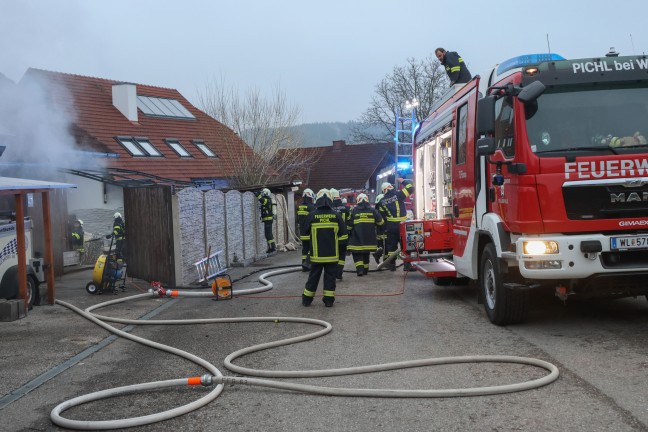 Sechs Feuerwehren bei Brand bei einem Wohnhaus in Pichl bei Wels im Einsatz