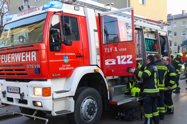 Gef�hrliche Situation bei Zimmerbrand in einem Mehrparteienwohnhaus in V�cklabruck