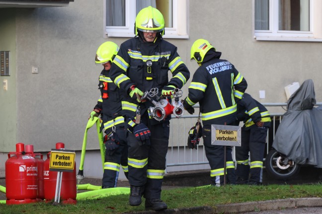 Gef�hrliche Situation bei Zimmerbrand in einem Mehrparteienwohnhaus in V�cklabruck