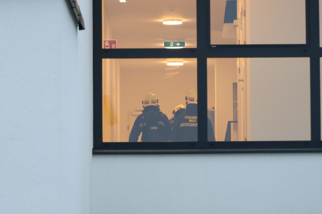 Feuerwehr nach gemeldetem CO-Alarm in einer Wohnanlage in Wels-Vogelweide im Einsatz