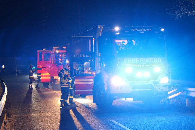 Crash zwischen Postfahrzeug und PKW auf Rieder Stra�e bei Aurolzm�nster
