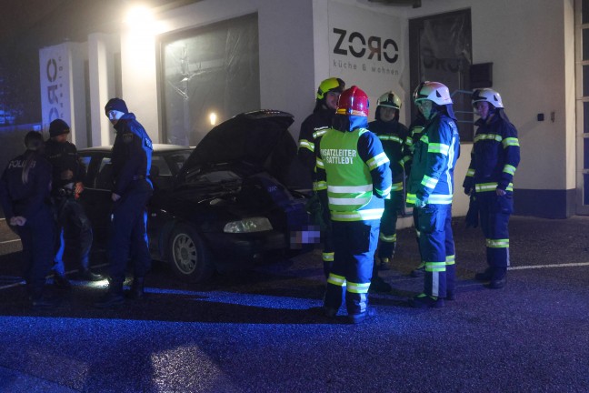 Turboschaden bei Abschleppman�ver: Feuerwehr zu gemeldetem PKW-Brand nach Sattledt alarmiert