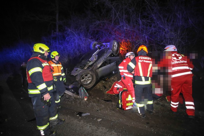 Mehrere Verletzte bei schwerem Crash zwischen zwei Fahrzeugen in Marchtrenk