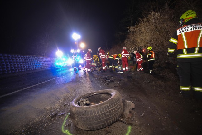 Mehrere Verletzte bei schwerem Crash zwischen zwei Fahrzeugen in Marchtrenk