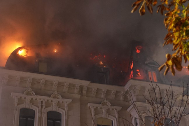 Ermittlungen: Rum�ne (31) nach Gro�brand in Gmunden als Tatverd�chtiger ausgeforscht