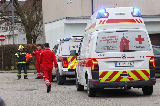 Notarzthubschraubereinsatz: Schwerverletzte Person nach Brand in einem Wohnhaus in Lambach