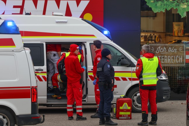 Notarzthubschraubereinsatz: Schwerverletzte Person nach Brand in einem Wohnhaus in Lambach