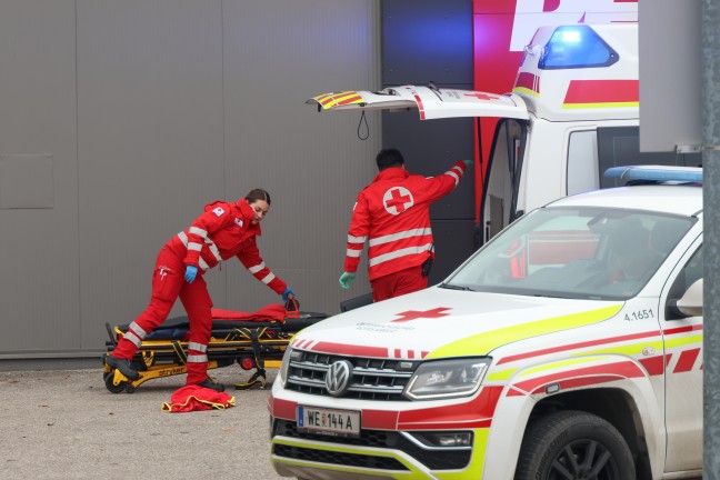 Notarzthubschraubereinsatz: Schwerverletzte Person nach Brand in einem Wohnhaus in Lambach