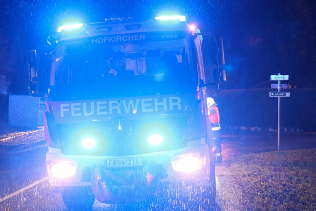 Gartenh�tte in Vollbrand: Zwei Feuerwehren bei Brand in Hofkirchen im Traunkreis im Einsatz