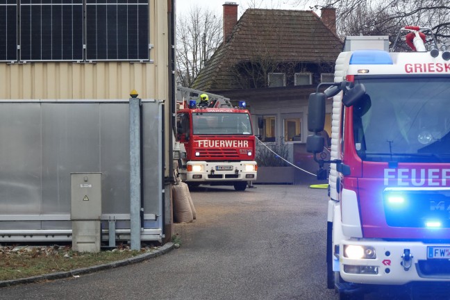 Alarmstufe 2: Gro�einsatz bei Brand in einem Silo eines Unternehmens in Grieskirchen