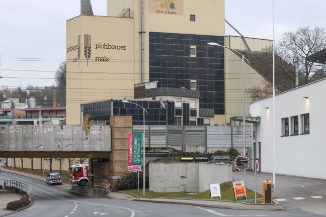 Alarmstufe 2: Gro�einsatz bei Brand in einem Silo eines Unternehmens in Grieskirchen