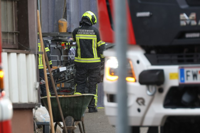 Alarmstufe 2: Gro�einsatz bei Brand in einem Silo eines Unternehmens in Grieskirchen