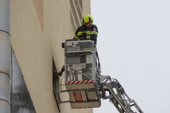 Alarmstufe 2: Gro�einsatz bei Brand in einem Silo eines Unternehmens in Grieskirchen