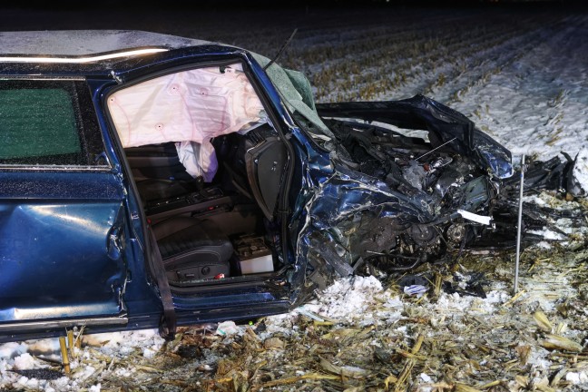 Menschenrettung: Mehrere teils Schwerverletzte bei Frontalcrash in Manning